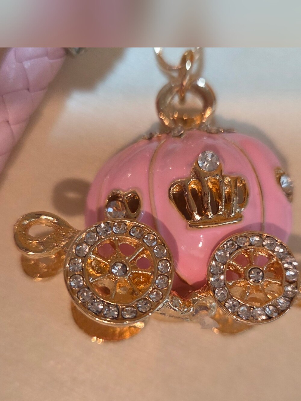 👑 NEW Pink Rhinestone Cinderella Princess Carriage Keychain Purse Charm 👑 - Picture 3 of 12